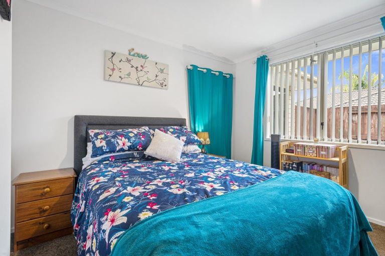 Photo of property in 33 Seabreeze Place, Papamoa Beach, Papamoa, 3118