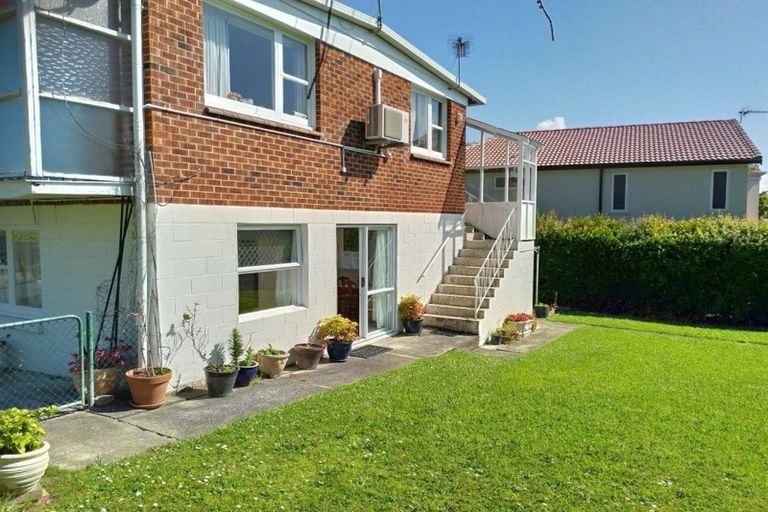 Photo of property in 4/2 Scarboro Terrace, Murrays Bay, Auckland, 0630