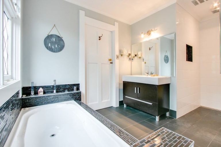 Photo of property in 25 Kennedy Road, Napier South, Napier, 4110