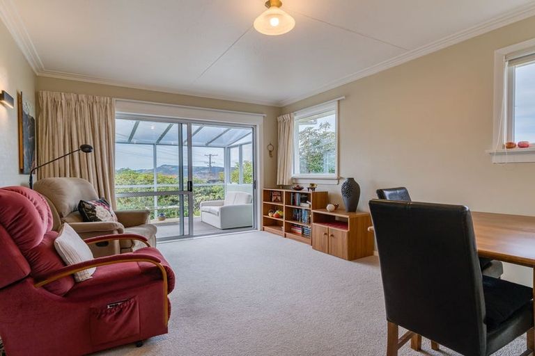 Photo of property in 21 Honeystone Street, Helensburgh, Dunedin, 9010