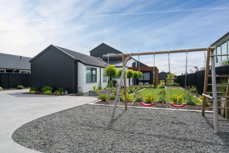Photo of property in 18 Pukenamu Road, Rainbow Point, Taupo, 3330