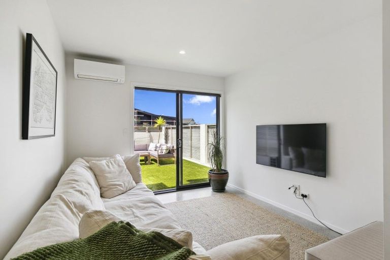 Photo of property in 2/50 Mandalay Terrace, Khandallah, Wellington, 6035
