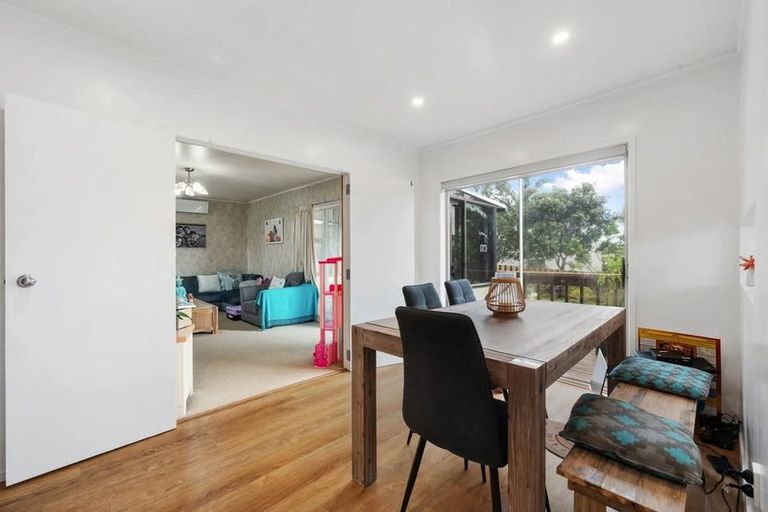 Photo of property in 46 Advene Road, Cockle Bay, Auckland, 2014