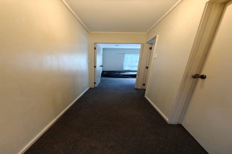 Photo of property in 51 Topliss Drive, Northcross, Auckland, 0632