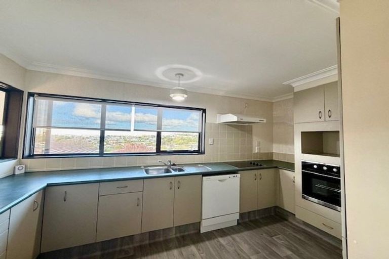Photo of property in 9b Tirinui Crest Road, Otumoetai, Tauranga, 3110