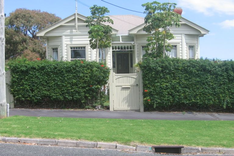 Photo of property in 35 Ewen Alison Avenue, Devonport, Auckland, 0624