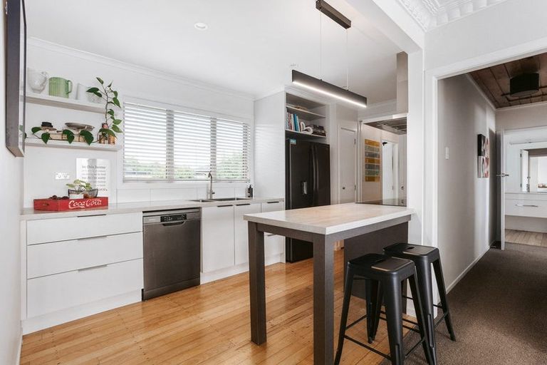 Photo of property in 306 Omokoroa Road, Omokoroa, 3114