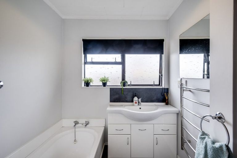 Photo of property in 29 Usherwood Crescent, Akina, Hastings, 4122