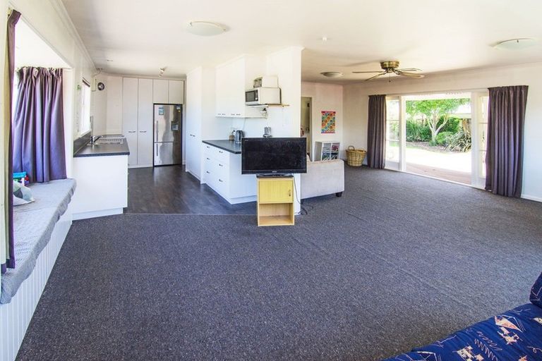 Photo of property in 8 Hughan Place, Carterton, 5713