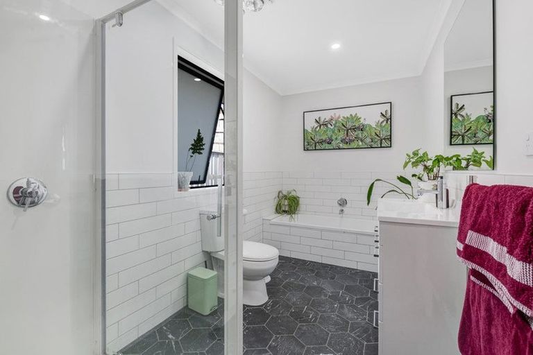 Photo of property in 9 St Julia Court, Helensville, 0800