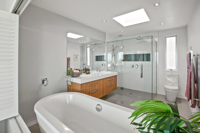 Photo of property in 17 Pitcairn Street, Oakura, 4314