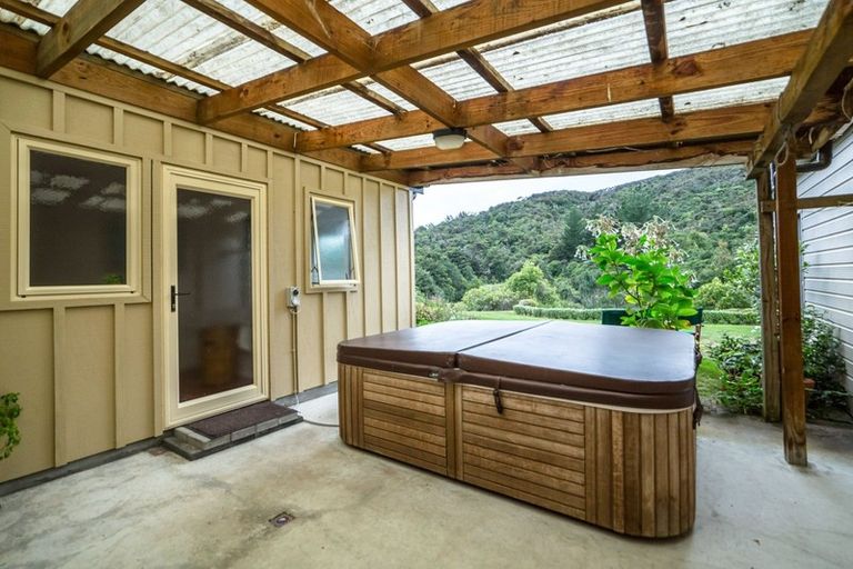 Photo of property in 1789 State Highway 2, Kaitoke, Upper Hutt, 5018