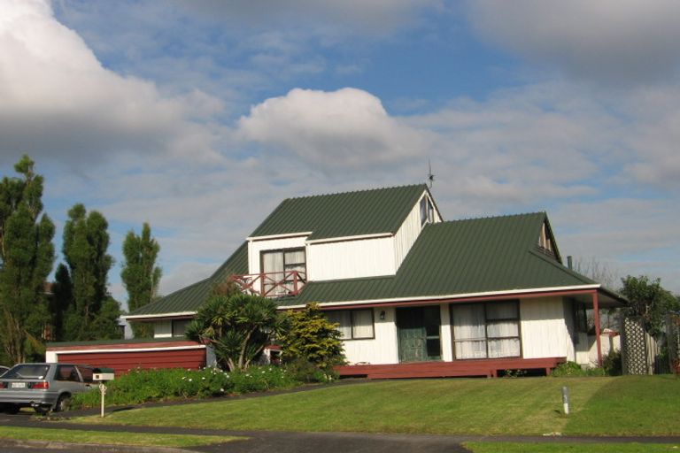 Photo of property in 15 Deodar Place, Totara Heights, Auckland, 2105