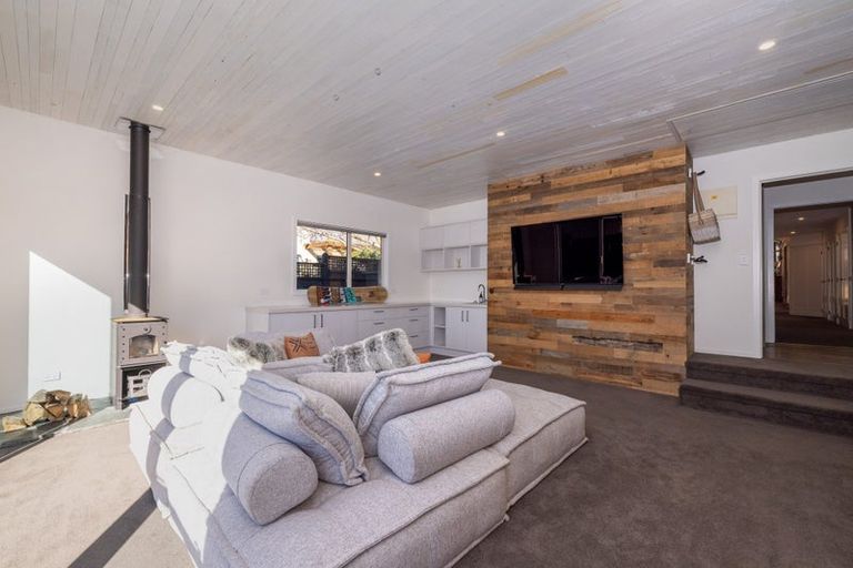 Photo of property in 92 Meadowstone Drive, Wanaka, 9305