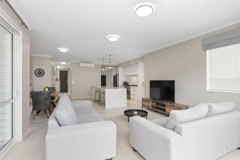 Photo of property in 2 Kotuku Lane, Hobsonville, Auckland, 0616