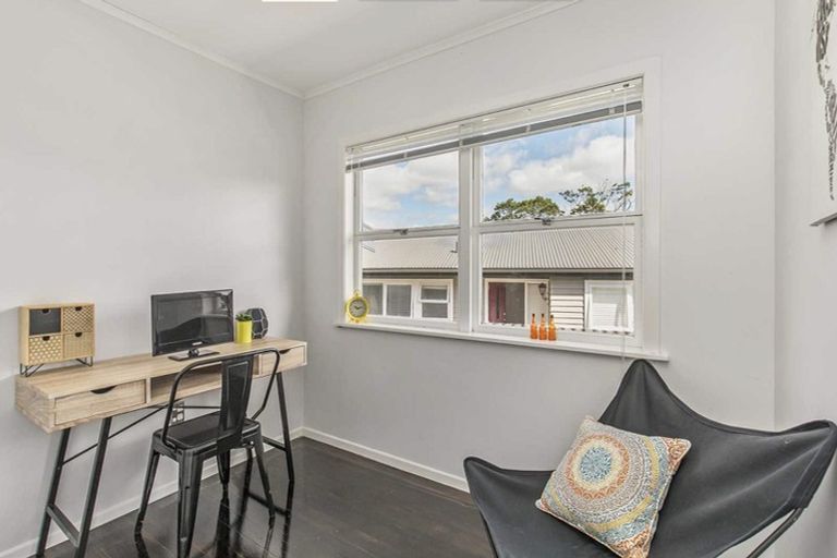 Photo of property in 15 Saffron Street, Birkdale, Auckland, 0626