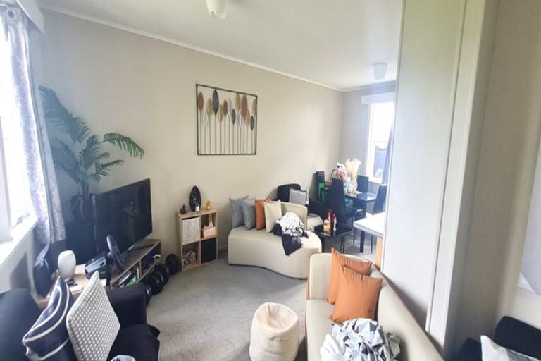 Photo of property in 2/42 Regent Street, Papatoetoe, Auckland, 2025