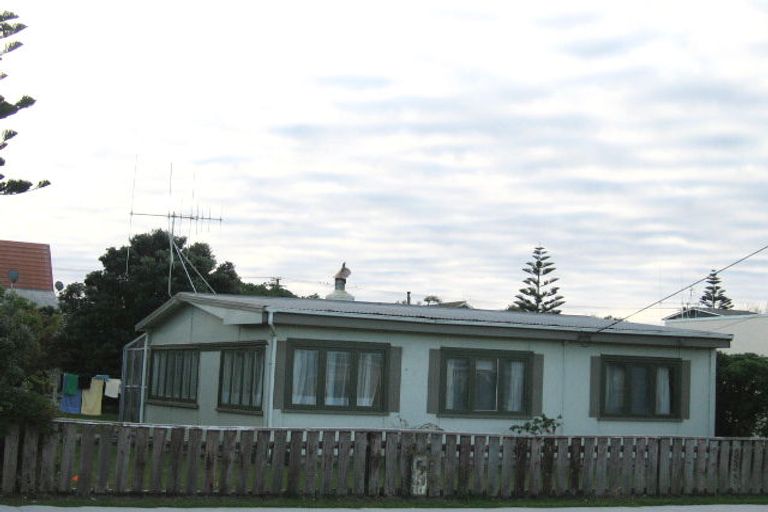 Photo of property in 4 Rupini Street, Otaki Beach, Otaki, 5512