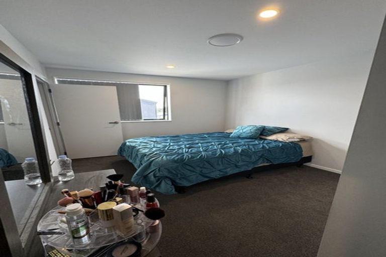 Photo of property in 2/119 Bruce Mclaren Road, Henderson, Auckland, 0612