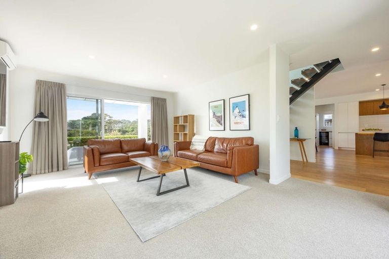 Photo of property in 10 Tauwaka Crescent, Riverhead, 0820