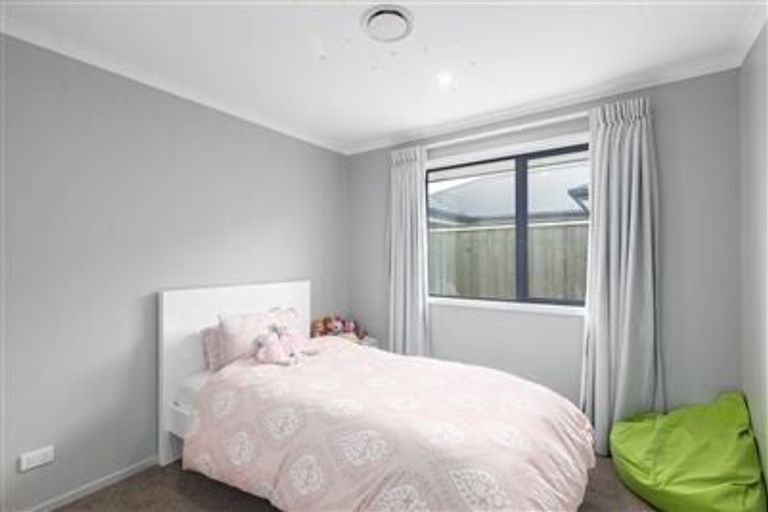 Photo of property in 16 Northmoor Boulevard, Rolleston, 7615