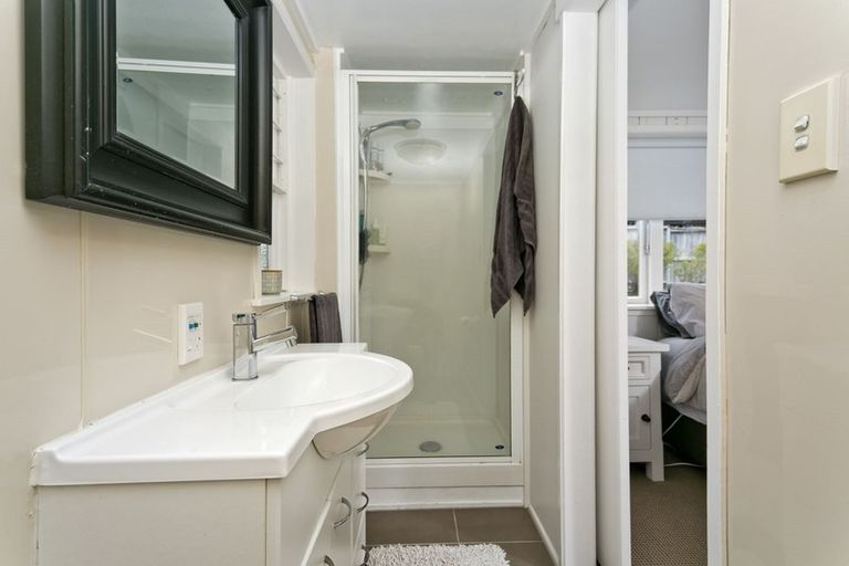 Photo of property in 1/1 Tainui Street, Torbay, Auckland, 0630