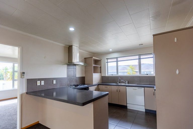 Photo of property in 17 John F Kennedy Drive, Milson, Palmerston North, 4414