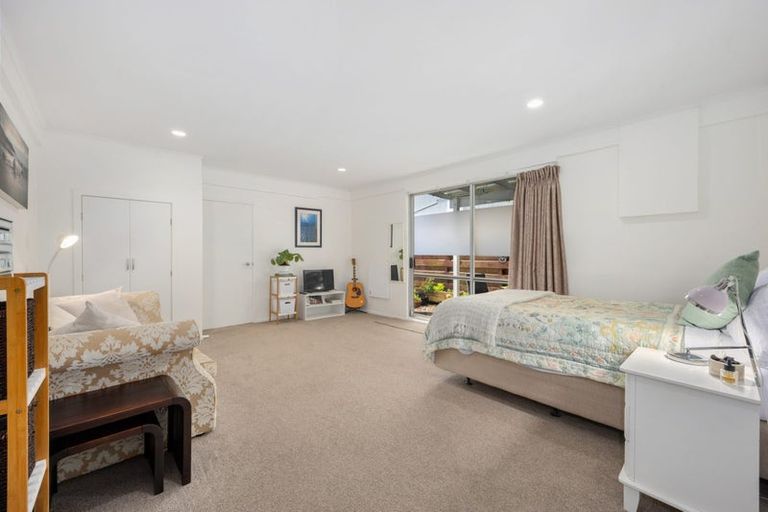 Photo of property in 1/4 Acacia Road, Torbay, Auckland, 0632