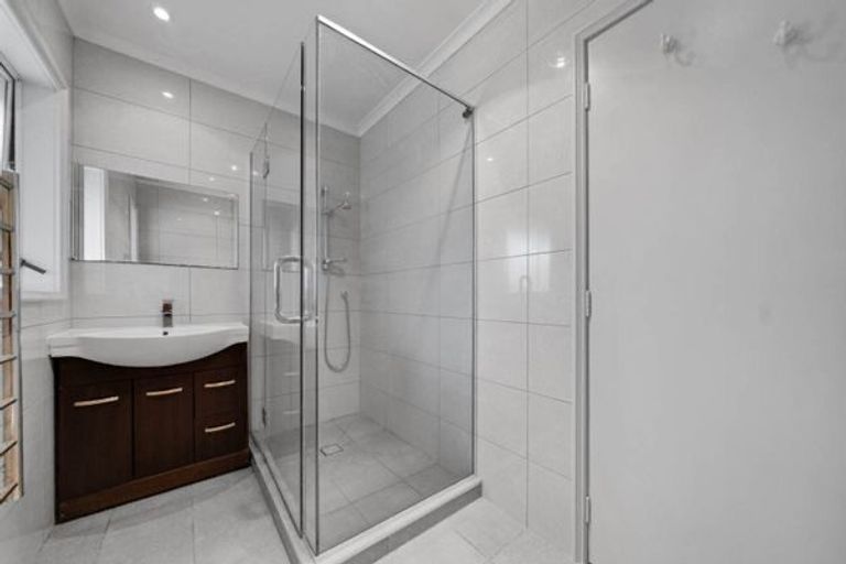 Photo of property in 54 Edgewater Drive, Pakuranga, Auckland, 2010