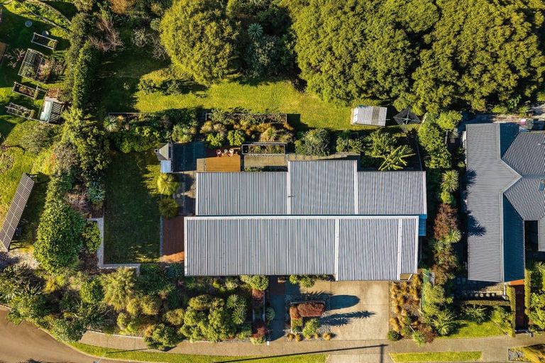 Photo of property in 3 Te Heke Place, Waikanae, 5036