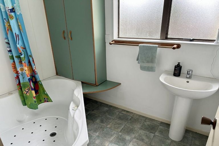 Photo of property in 64 Rhodes Drive, Kelvin Grove, Palmerston North, 4414