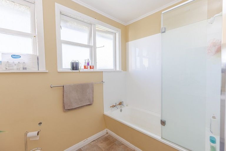 Photo of property in 8 Cross Street, Castlecliff, Whanganui, 4501