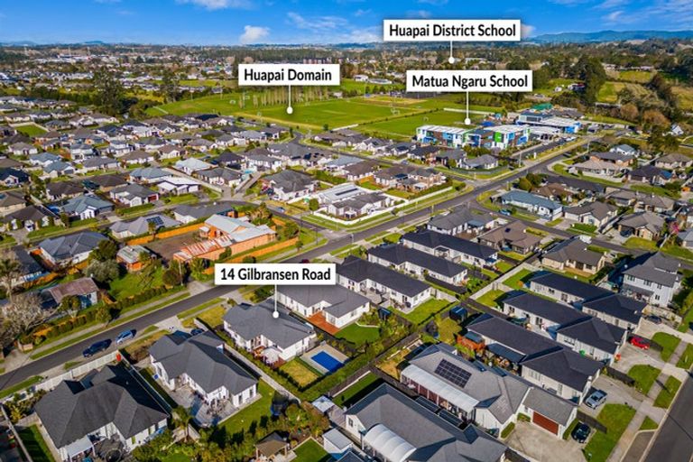 Photo of property in 14 Gilbransen Road, Kumeu, 0810