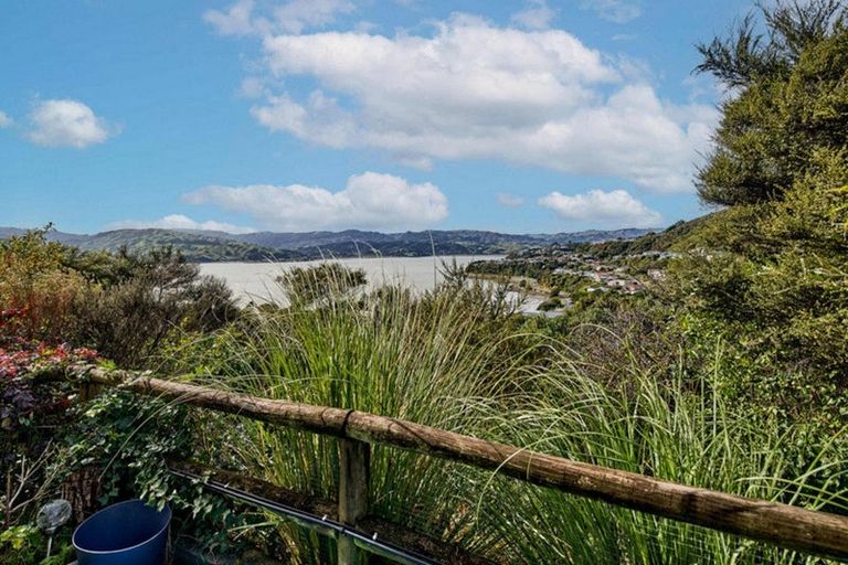 Photo of property in 9 Kenef Road, Paremata, Porirua, 5024