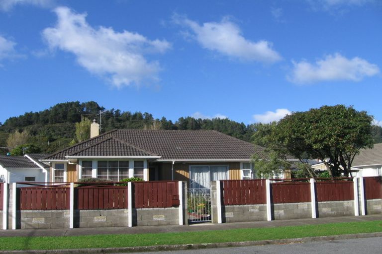 Photo of property in 1 Johnston Grove, Taita, Lower Hutt, 5011