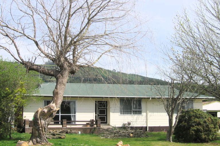 Photo of property in 8 Luke Place, Fairy Springs, Rotorua, 3015