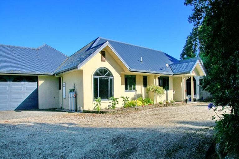 Photo of property in 311 Croydon Road, Midhirst, Stratford, 4394