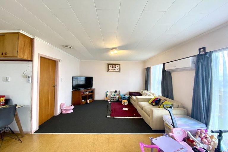 Photo of property in 2/18 Hillside Drive, Maoribank, Upper Hutt, 5018