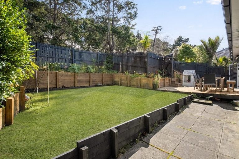 Photo of property in 186 Old Titirangi Road, Titirangi, Auckland, 0604