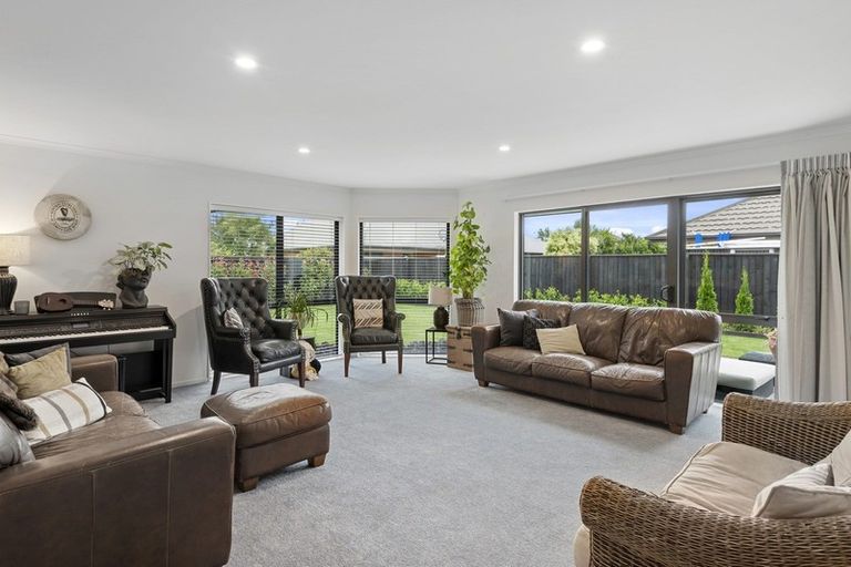 Photo of property in 25 Oakwood Drive, Rangiora, 7400