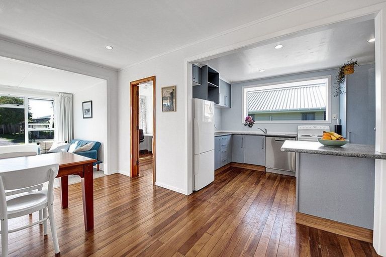 Photo of property in 62 Lismore Street, Merrilands, New Plymouth, 4312