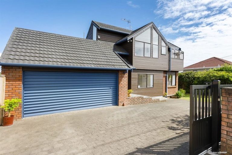 Photo of property in 1/56 Aberdeen Road, Campbells Bay, Auckland, 0620