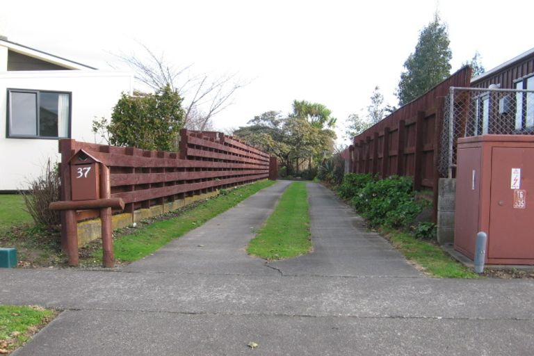 Photo of property in 37 Pinedale Parade, Milson, Palmerston North, 4414