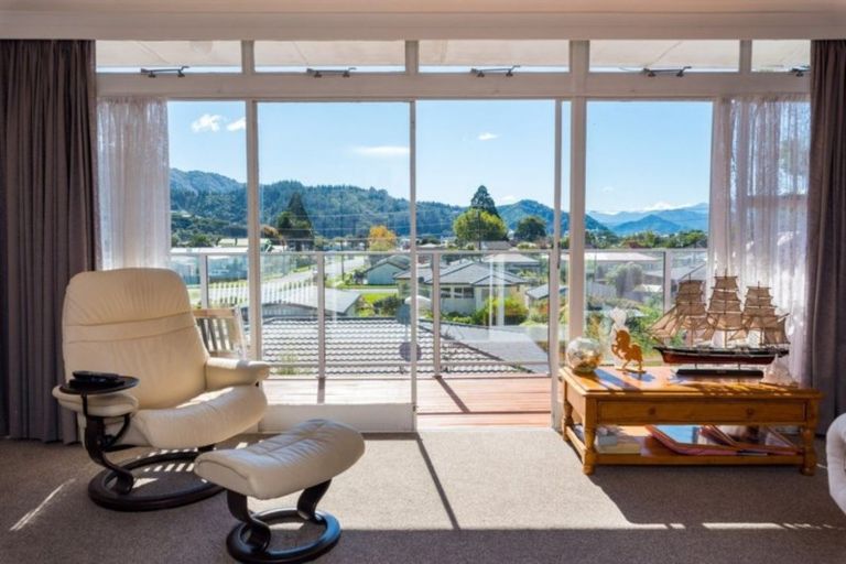 Photo of property in 60 York Street, Picton, 7220