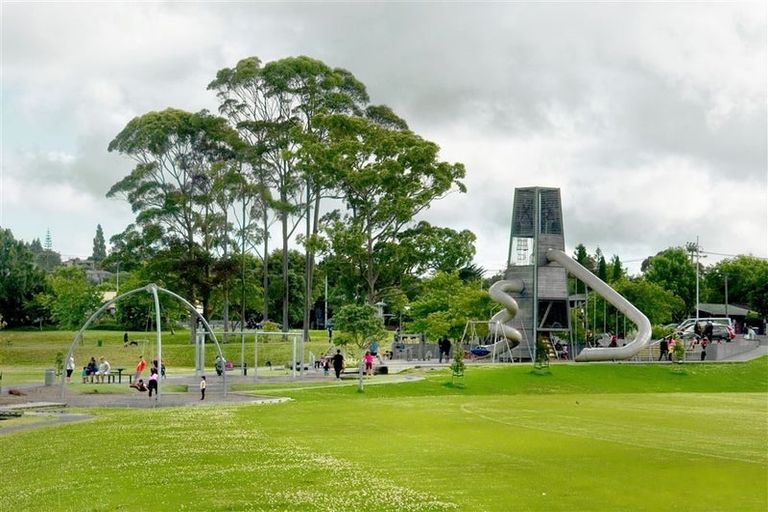 Photo of property in 19 Benita Place, Sunnyvale, Auckland, 0612