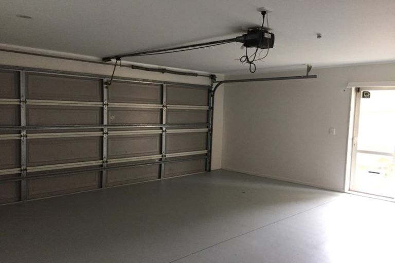 Photo of property in 9 Birchlea Rise, Goodwood Heights, Auckland, 2105