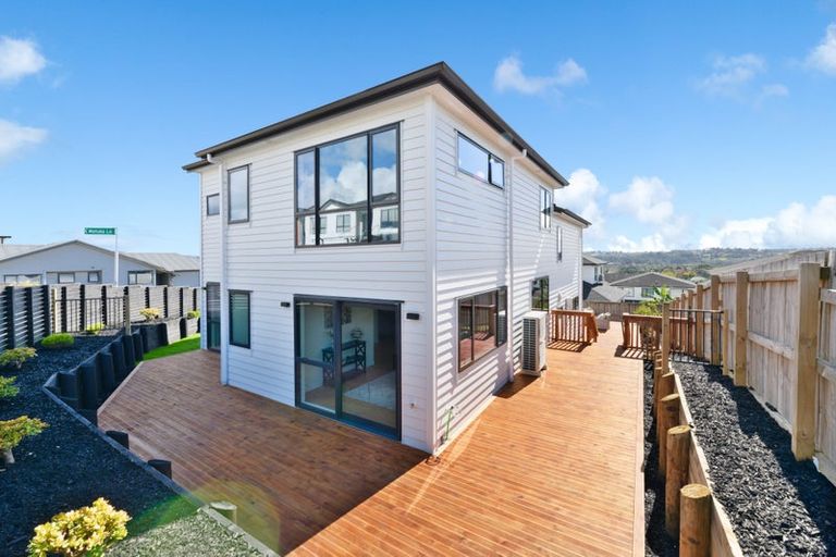 Photo of property in 5 Eric Gifford Drive, Ranui, Auckland, 0612