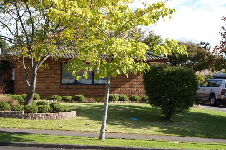 Photo of property in 4 Carriage Close, Northpark, Auckland, 2013
