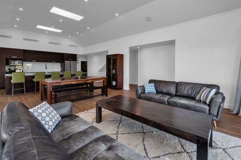 Photo of property in 25 Waitemata Drive, One Tree Point, 0118