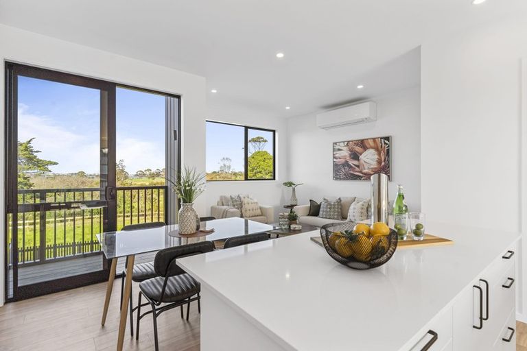 Photo of property in 11 Rita Meredith Road, Wai O Taiki Bay, Auckland, 1072